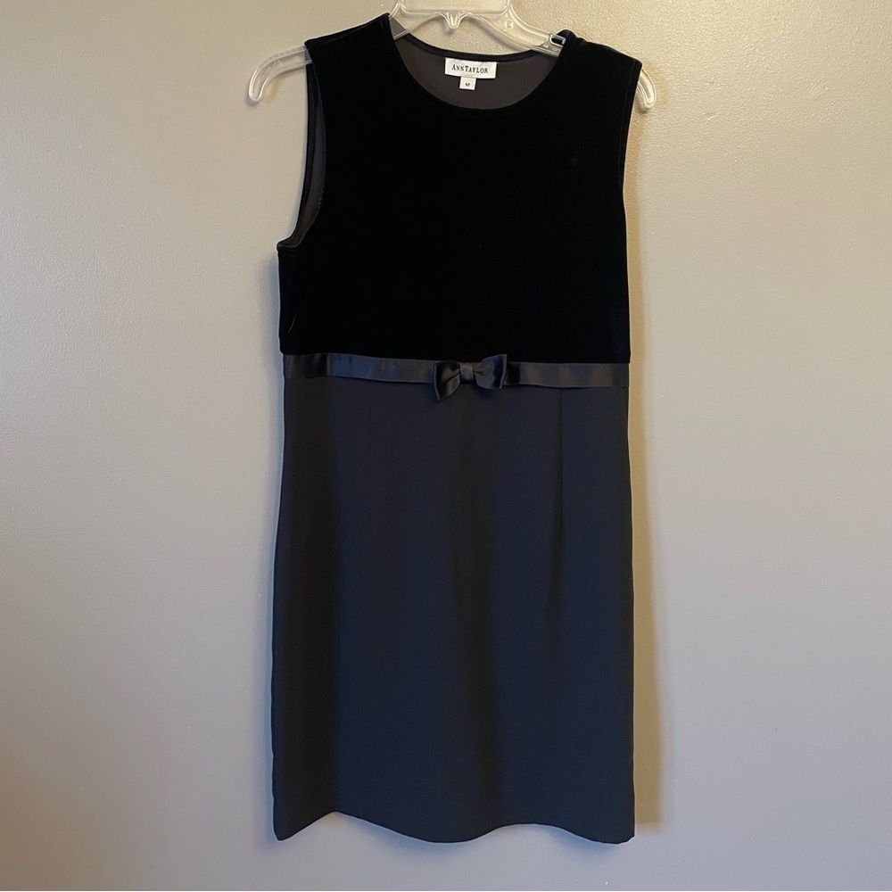 Vintage Ann Taylor high neck Cocktail dress size 12 Made in USA LBD bow